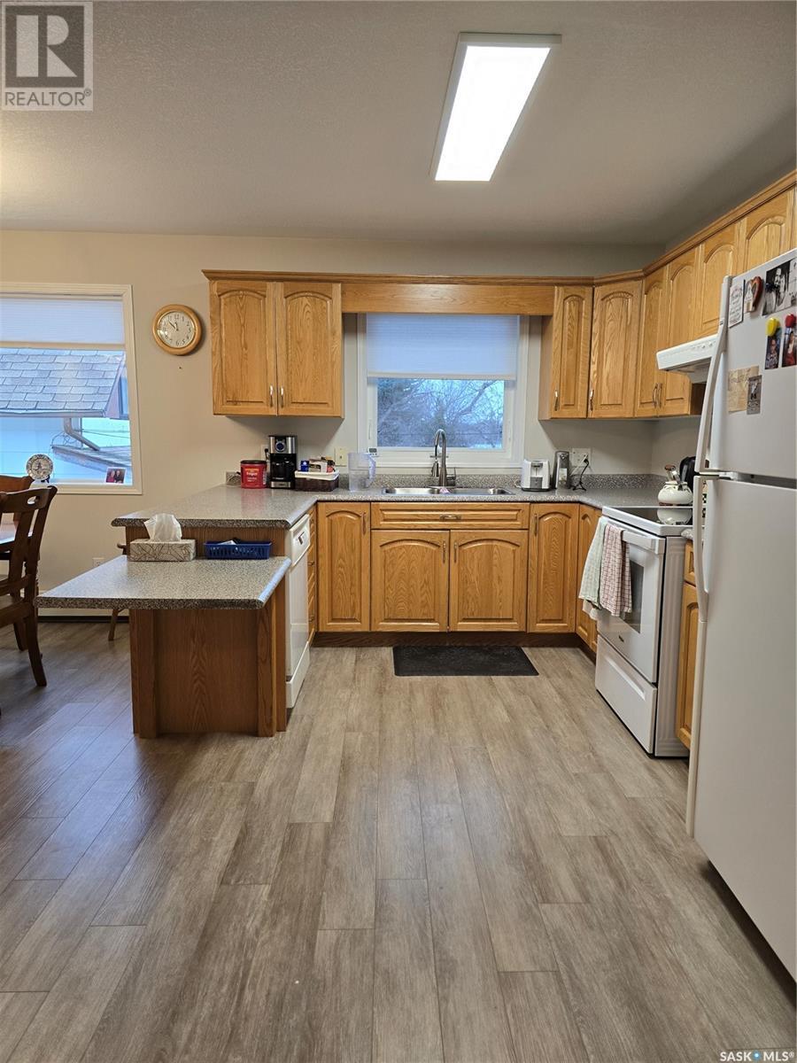 202 304 3rd Avenue E, Watrous, Saskatchewan  S0K 4T0 - Photo 9 - SK988335