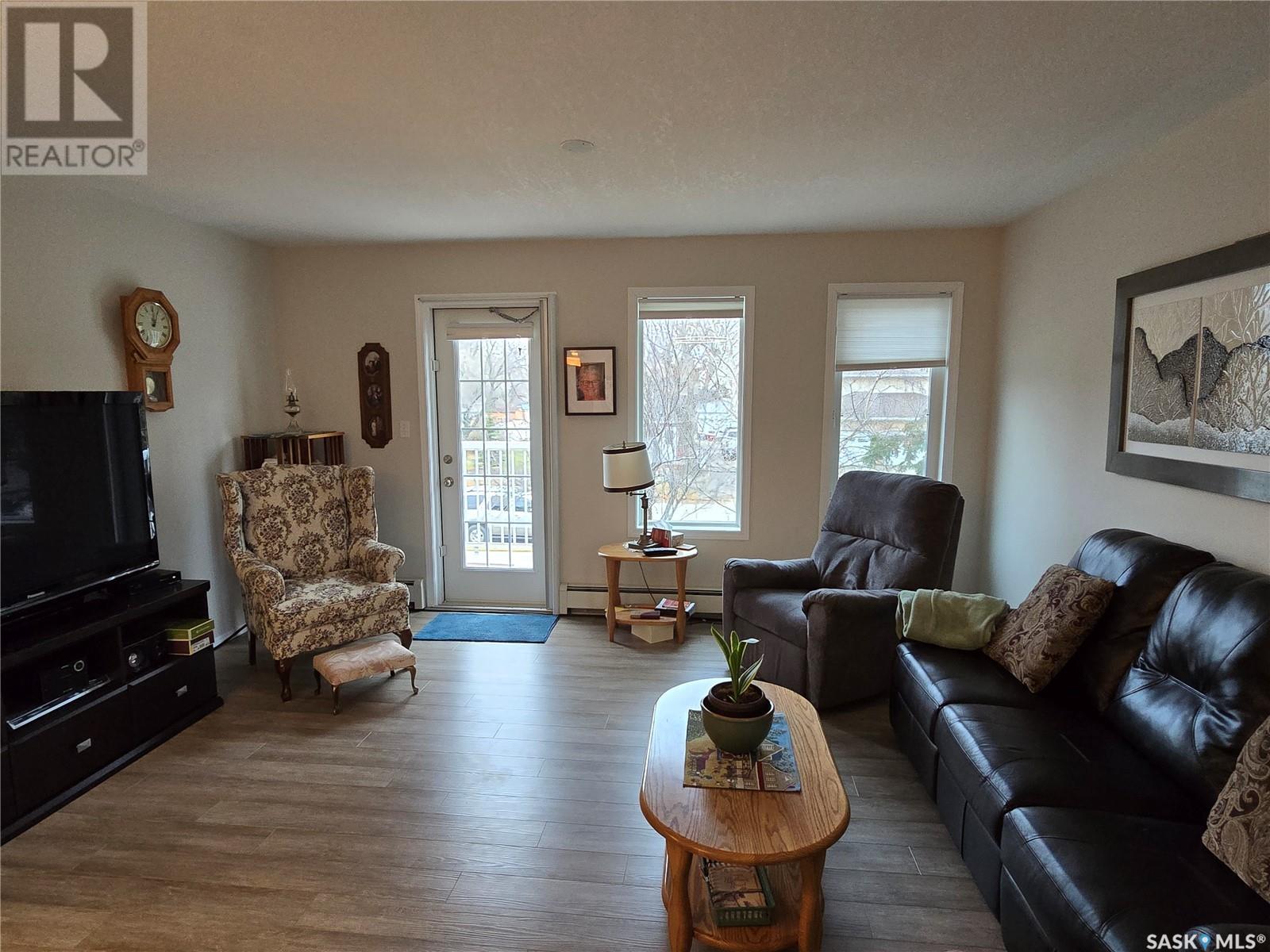 202 304 3rd Avenue E, Watrous, Saskatchewan  S0K 4T0 - Photo 12 - SK988335