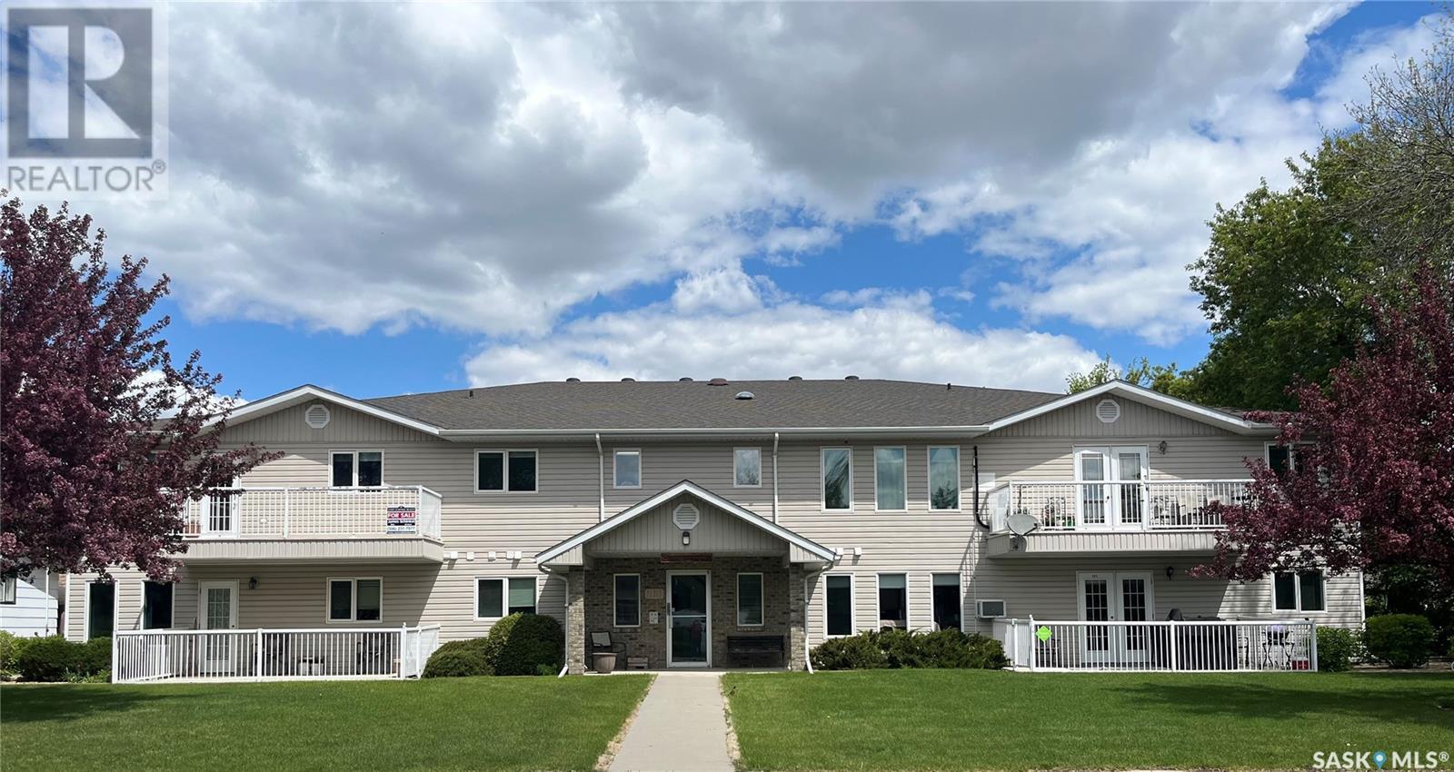 202 304 3rd AVENUE E, Watrous, Saskatchewan