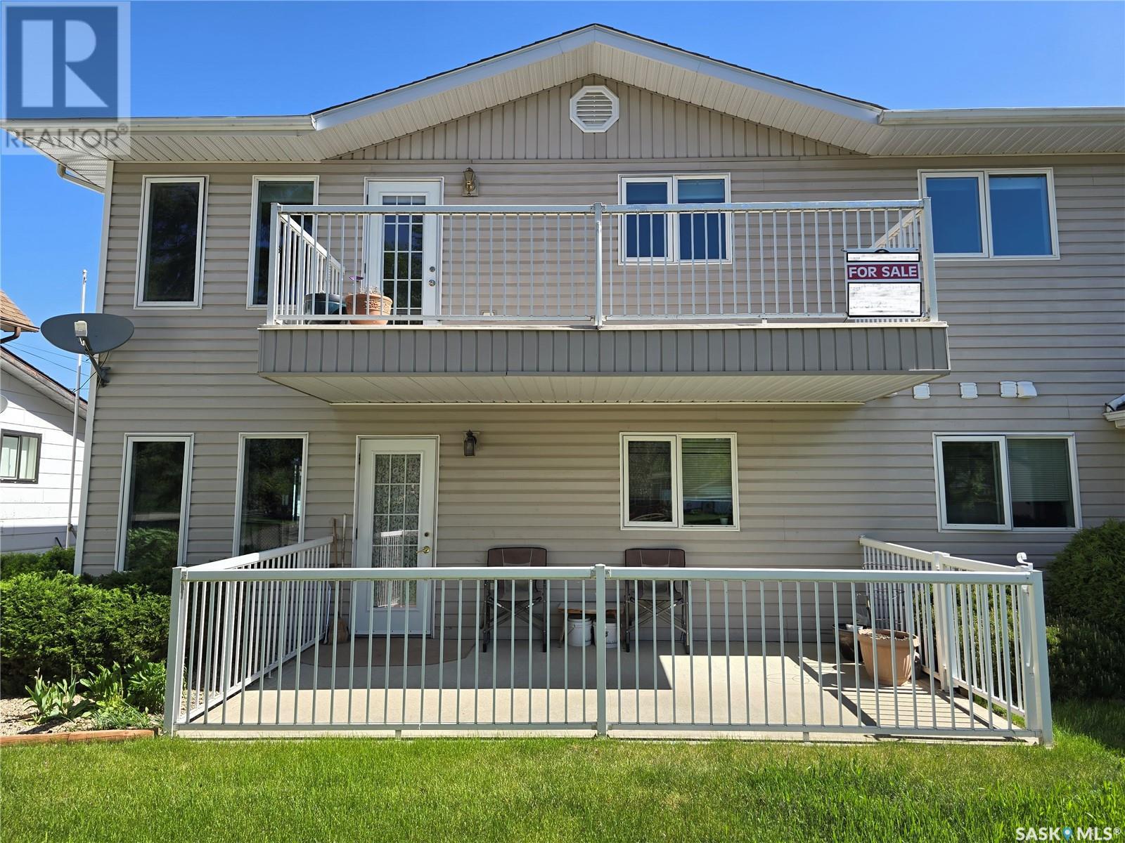 202 304 3rd Avenue E, Watrous, Saskatchewan  S0K 4T0 - Photo 3 - SK988335