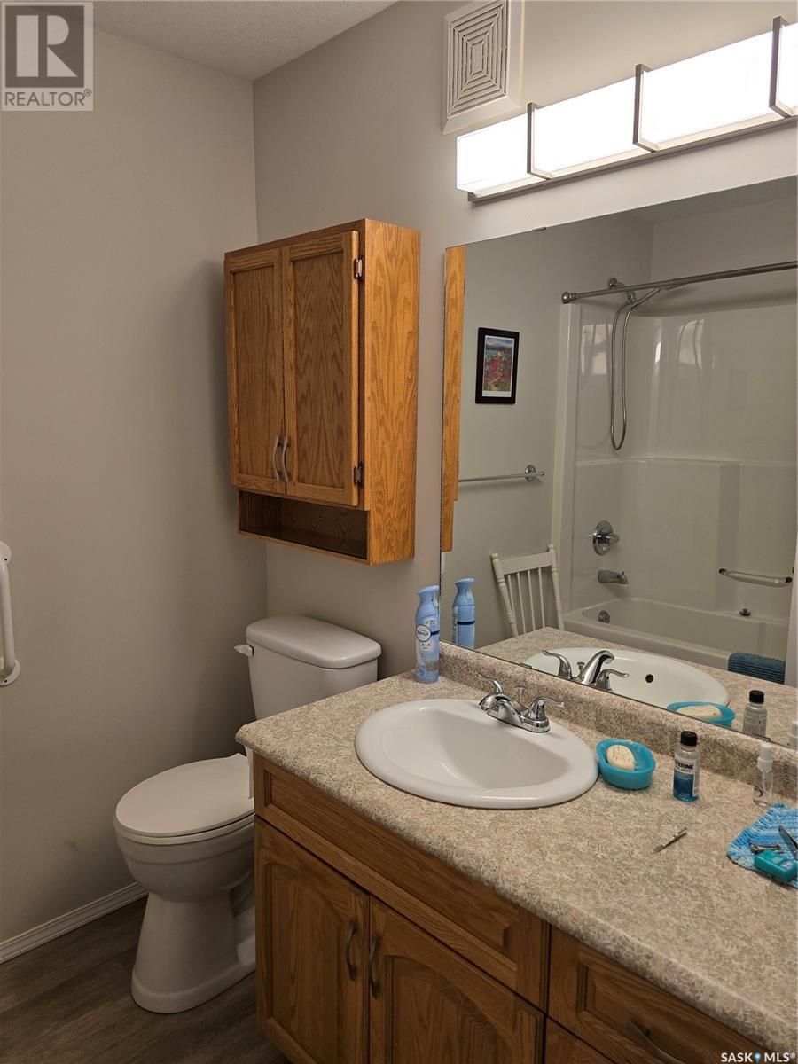 202 304 3rd Avenue E, Watrous, Saskatchewan  S0K 4T0 - Photo 23 - SK988335