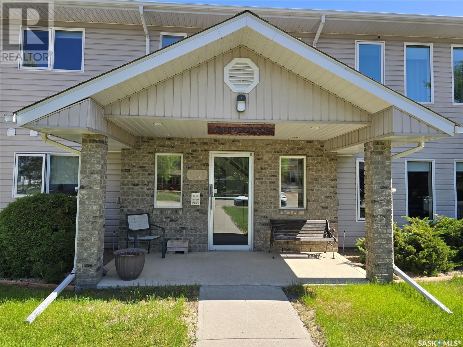 202 304 3rd Avenue E, Watrous, Saskatchewan  S0K 4T0 - Photo 4 - SK988335