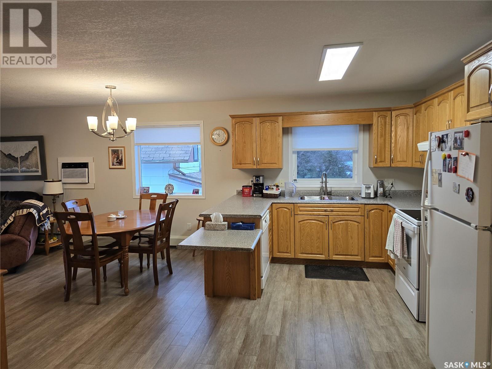 202 304 3rd Avenue E, Watrous, Saskatchewan  S0K 4T0 - Photo 8 - SK988335