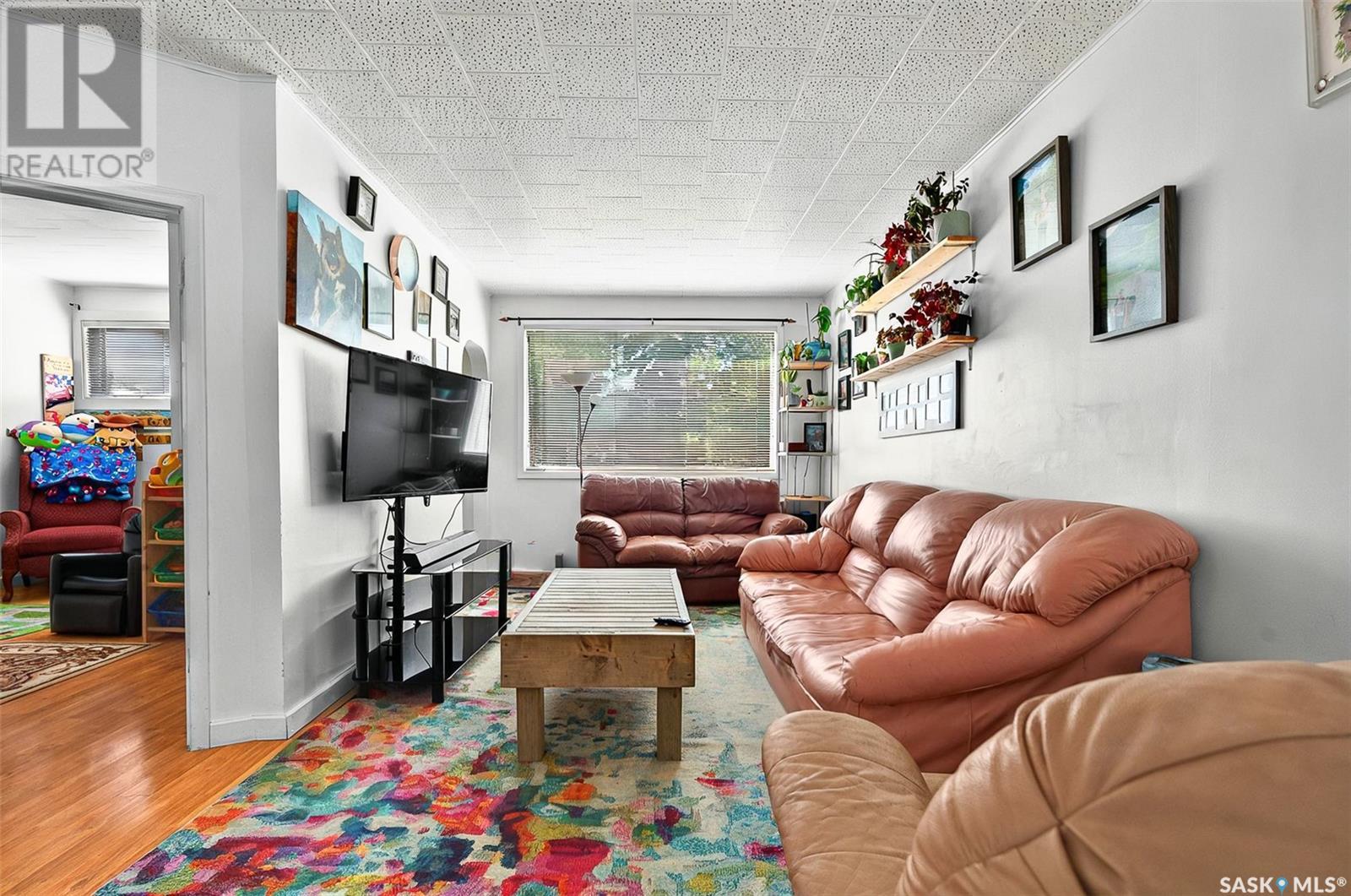 Property at 926 Lillooet STREET W image 3