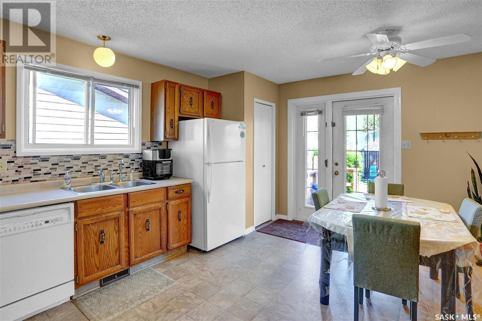 1106 Mcneill Crescent, Regina, Saskatchewan  S4R 1A6 - Photo 7 - SK007561