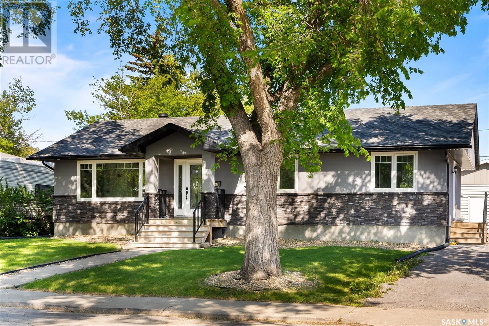 143 Montreal Street N, Regina, Saskatchewan  S4R 2S8 - Photo 2 - SK007457