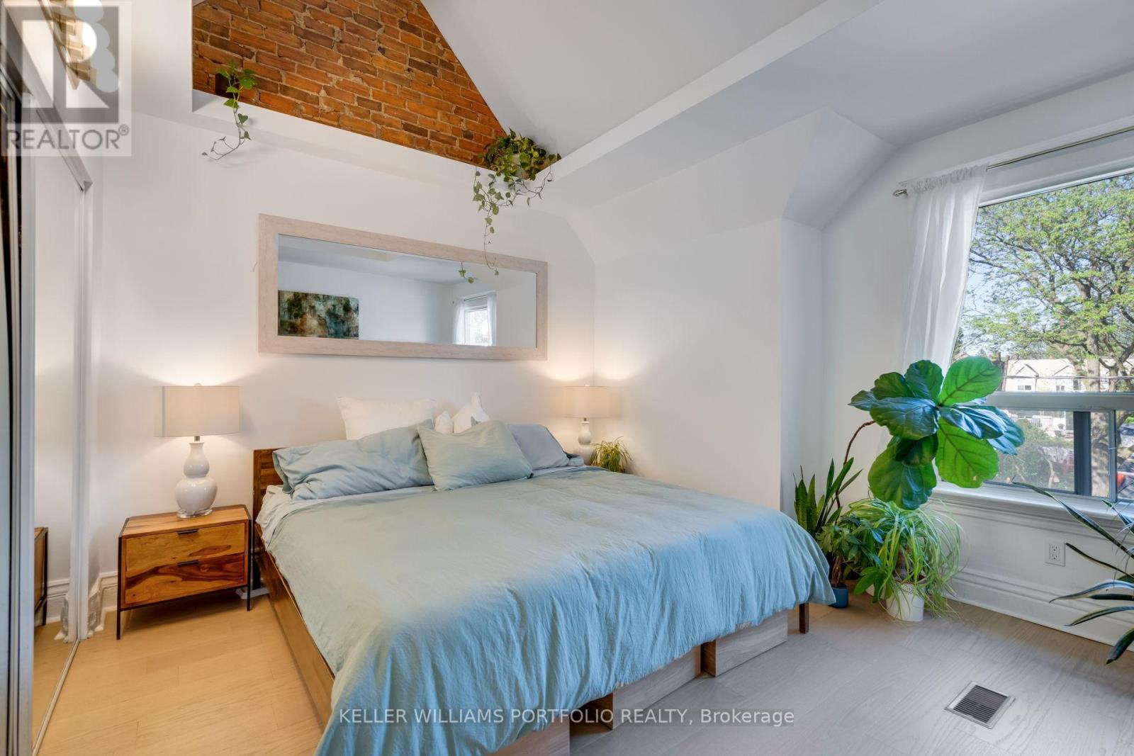 166 Gilmour Avenue, Toronto, Ontario  M6P 3B3 - Photo 11 - W12181713