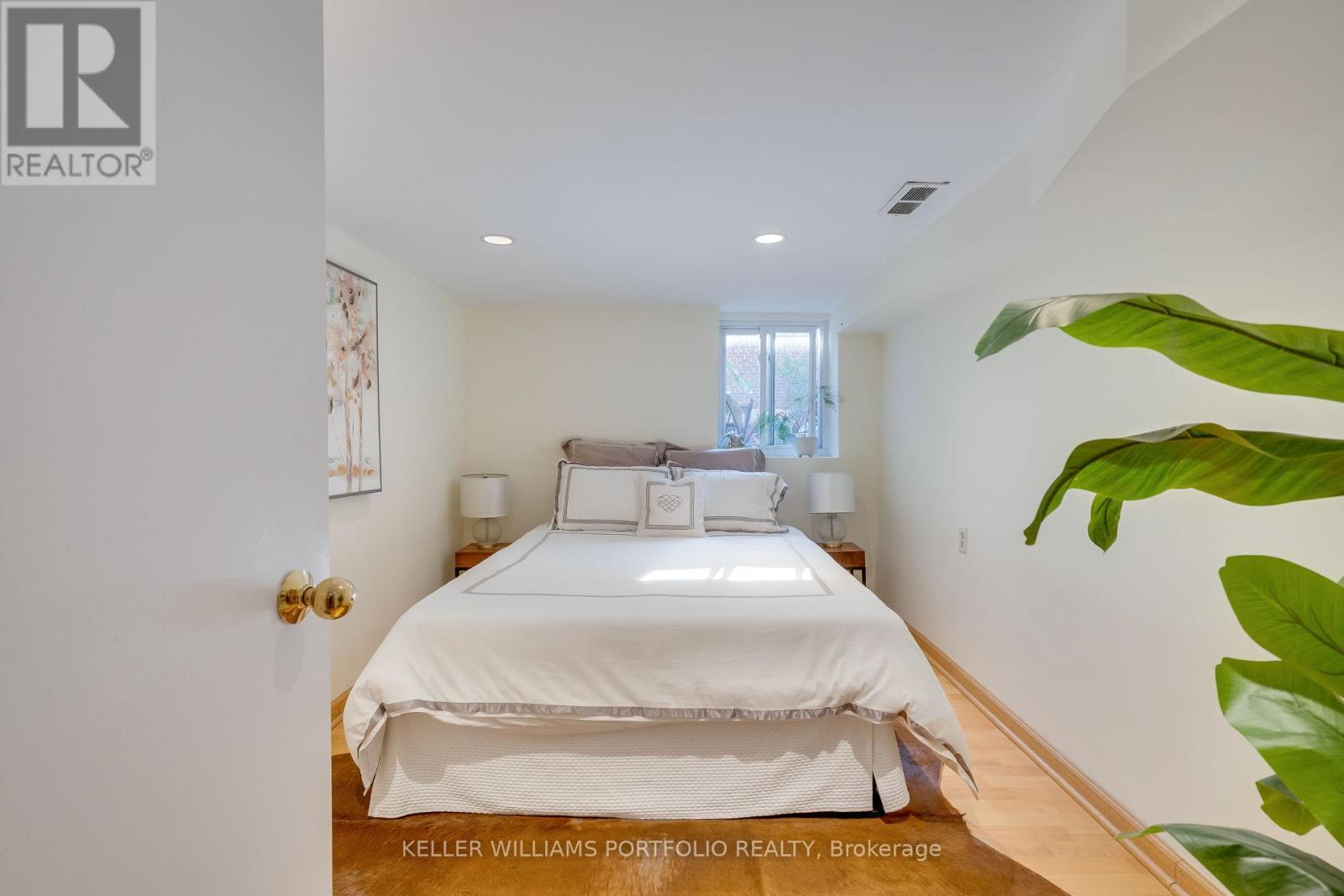 166 Gilmour Avenue, Toronto, Ontario  M6P 3B3 - Photo 21 - W12181713