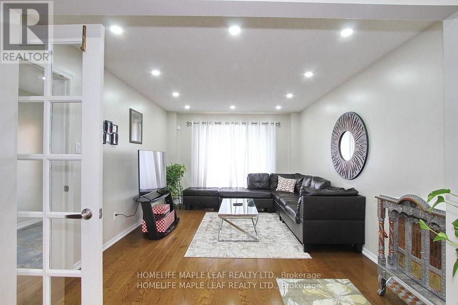110 Corkett Drive, Brampton, Ontario  L6X 3E6 - Photo 5 - W12181724