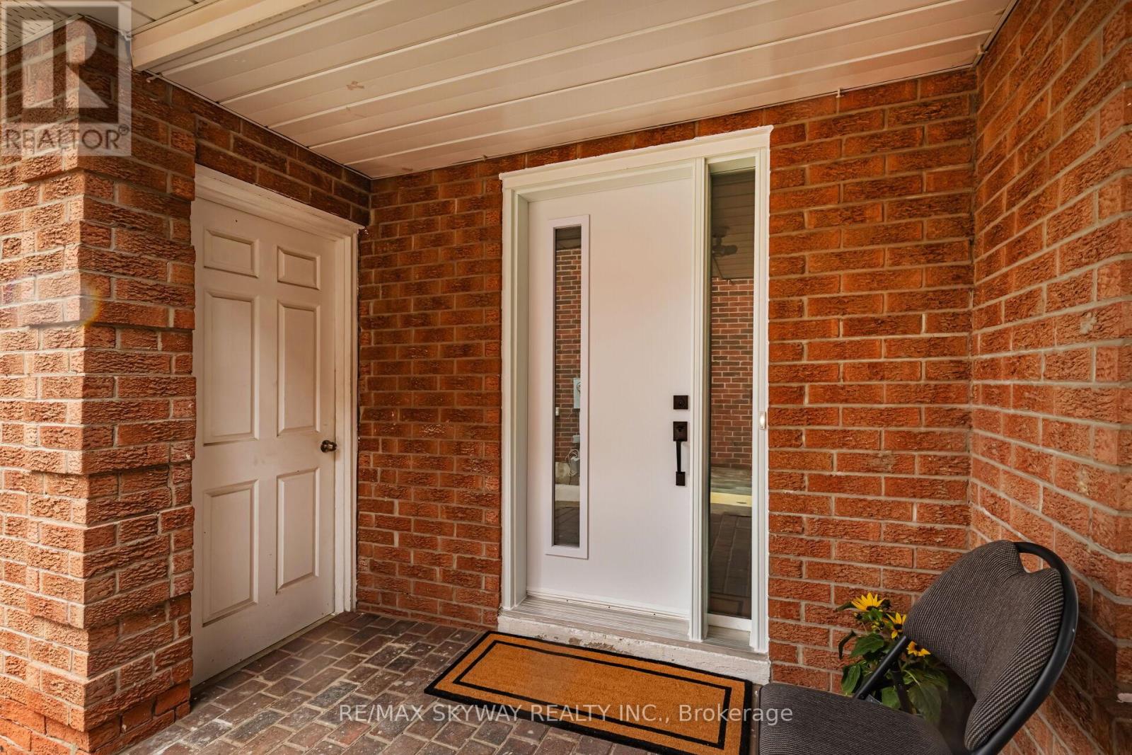 19 Alabaster Drive, Brampton (Brampton North), Ontario  L6V 4E5 - Photo 4 - W12181727