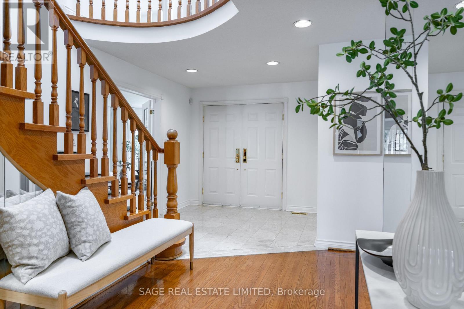 172 Burnhamthorpe Road, Toronto, Ontario  M9A 1H6 - Photo 12 - W12181760