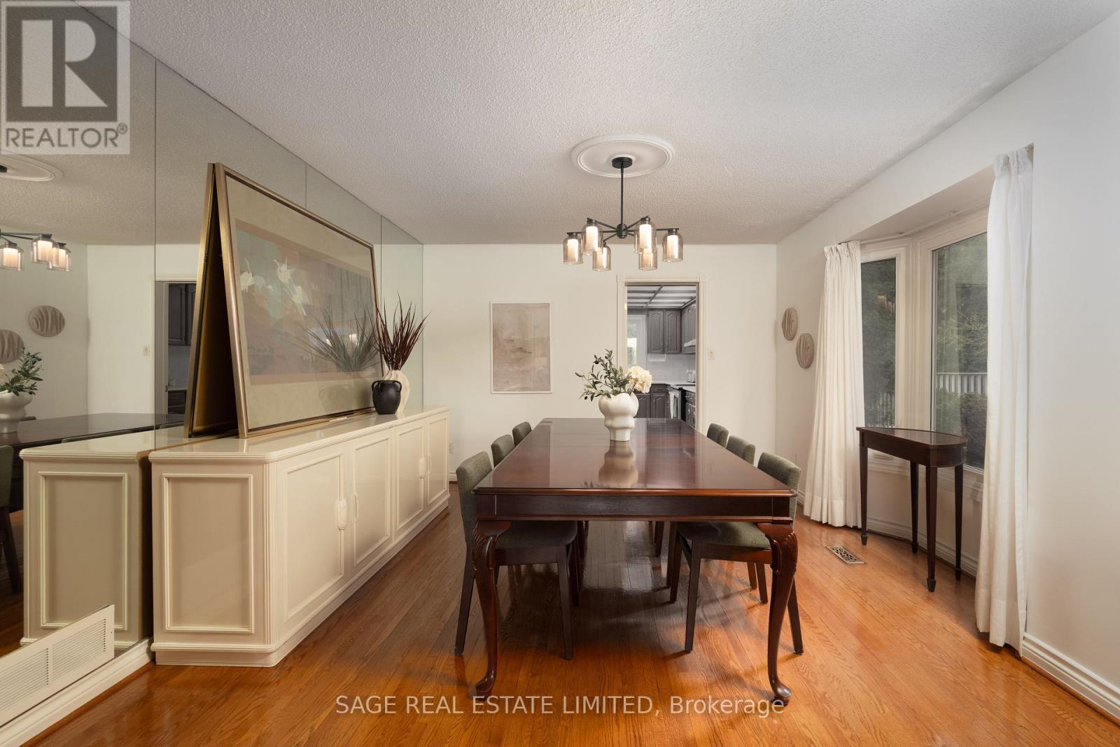 172 Burnhamthorpe Road, Toronto, Ontario  M9A 1H6 - Photo 17 - W12181760