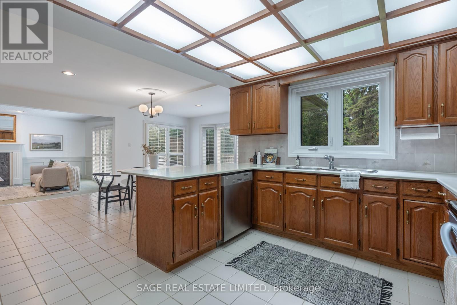 172 Burnhamthorpe Road, Toronto, Ontario  M9A 1H6 - Photo 19 - W12181760