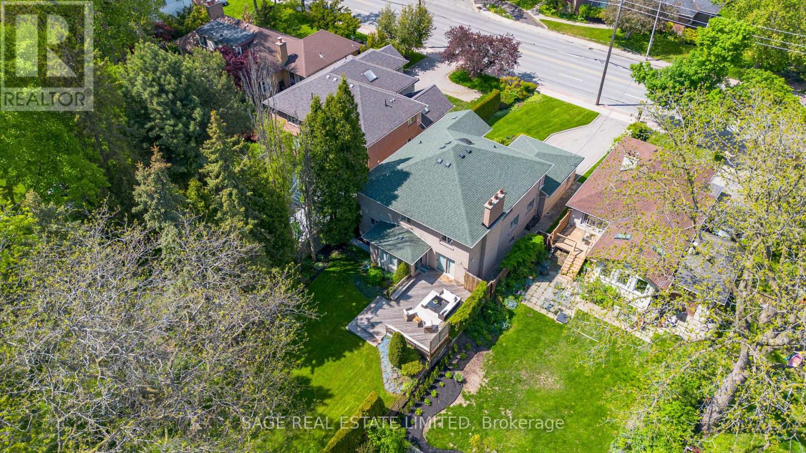 172 Burnhamthorpe Road, Toronto, Ontario  M9A 1H6 - Photo 3 - W12181760