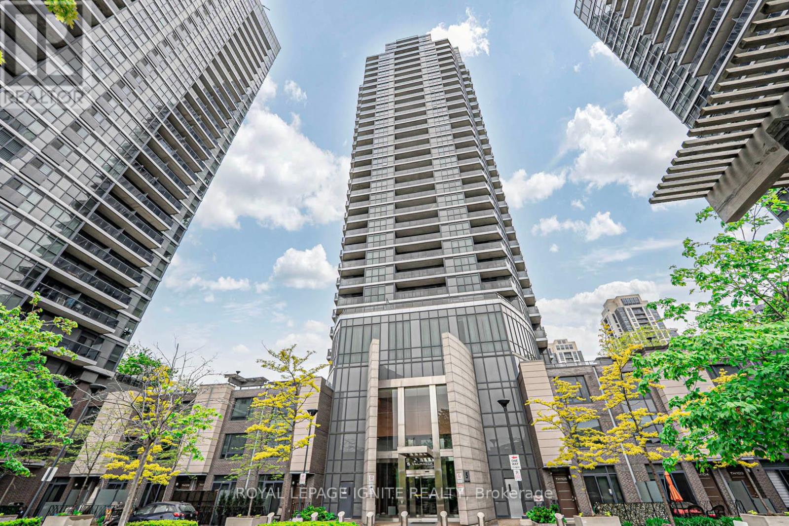 2905 - 5 Valhalla Inn Road, Toronto (Islington-City Centre West), Ontario  M9B 0B1 - Photo 2 - W12181767