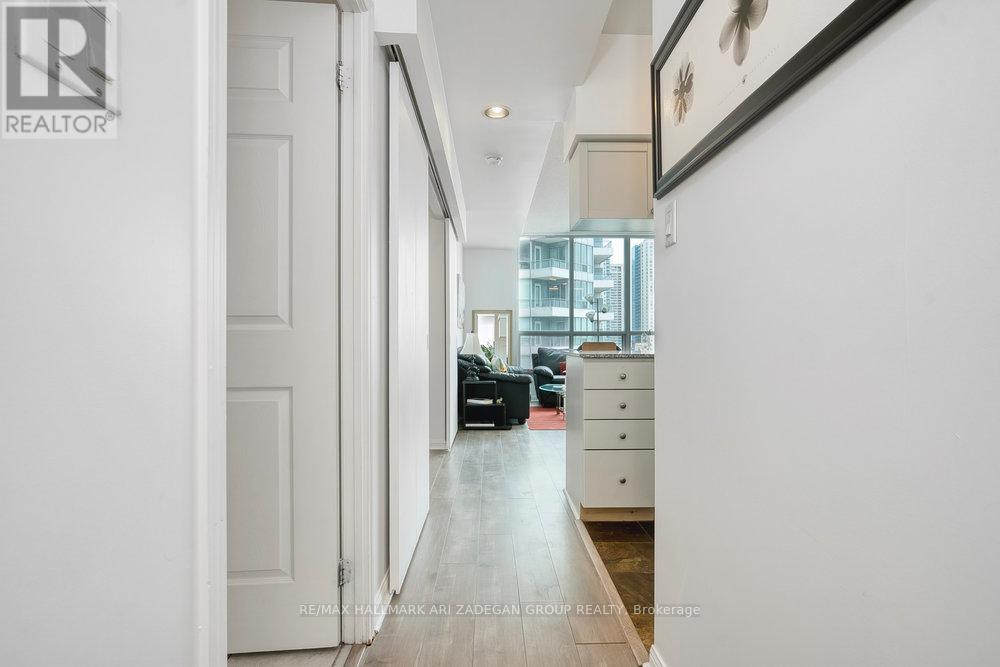1518 - 230 Queens Quay W, Toronto, Ontario  M5J 2Y7 - Photo 5 - C12181819