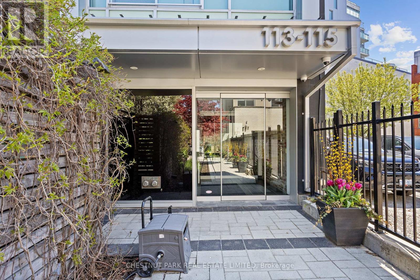 Property at 201 - 113 DUPONT STREET image 2