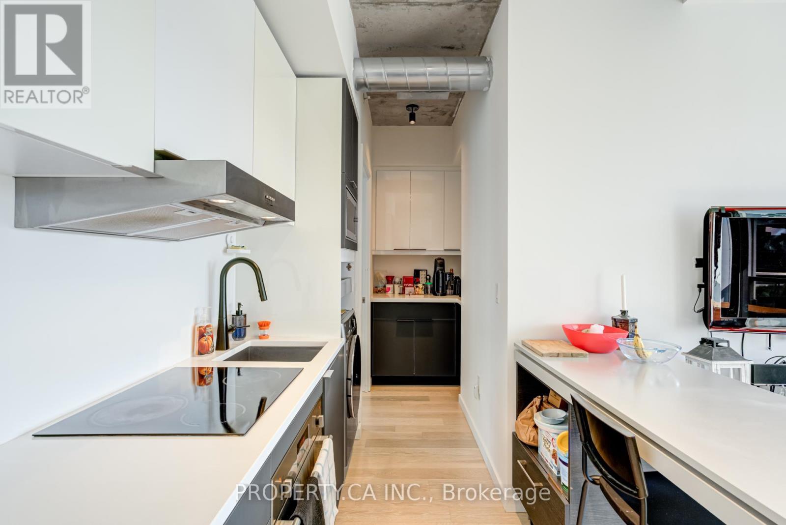 1302 - 170 Bayview Avenue, Toronto, Ontario  M5A 0M4 - Photo 17 - C12181862
