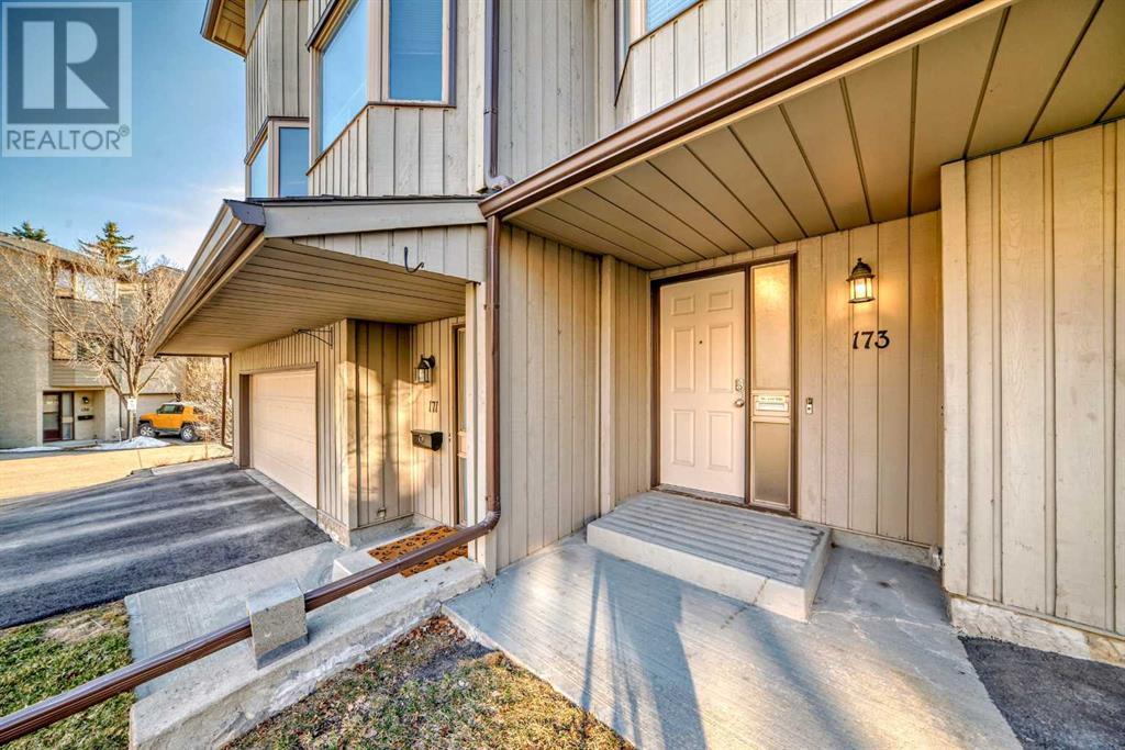 Property at 173 Glamis Terrace SW image 3