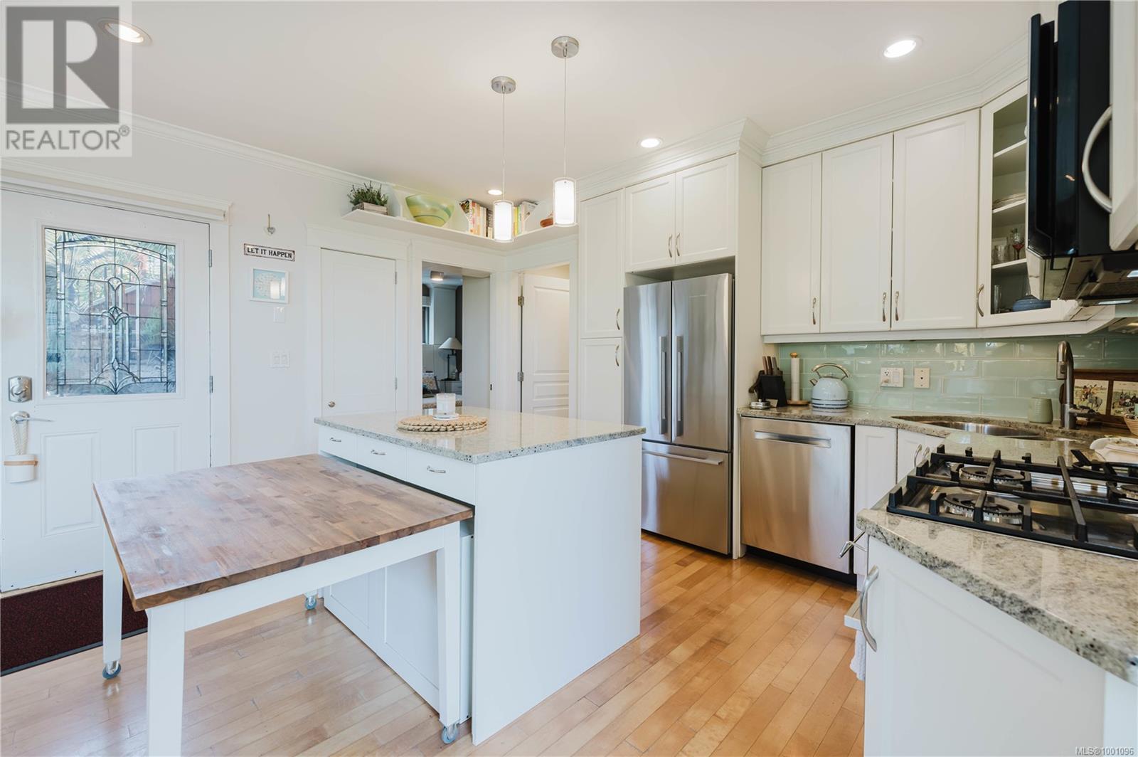 1 9 Moss St, Victoria, British Columbia  V8V 4L7 - Photo 13 - 1001096