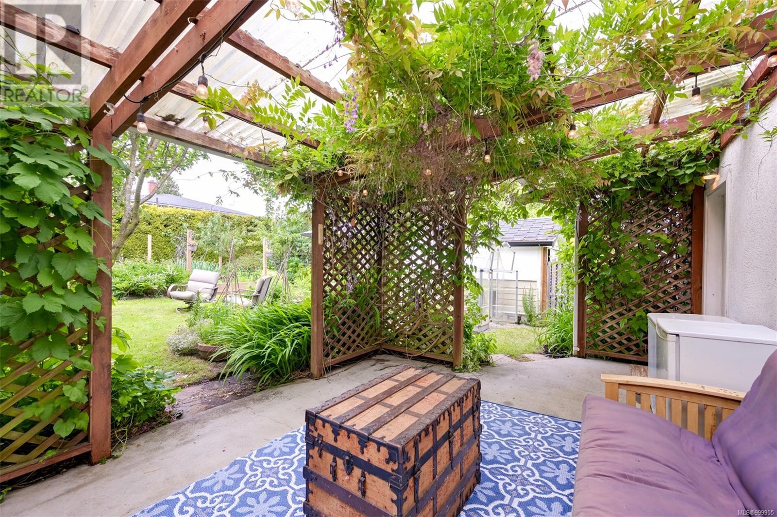 3316 Whittier Ave, Saanich, British Columbia  V8Z 3P9 - Photo 37 - 999905