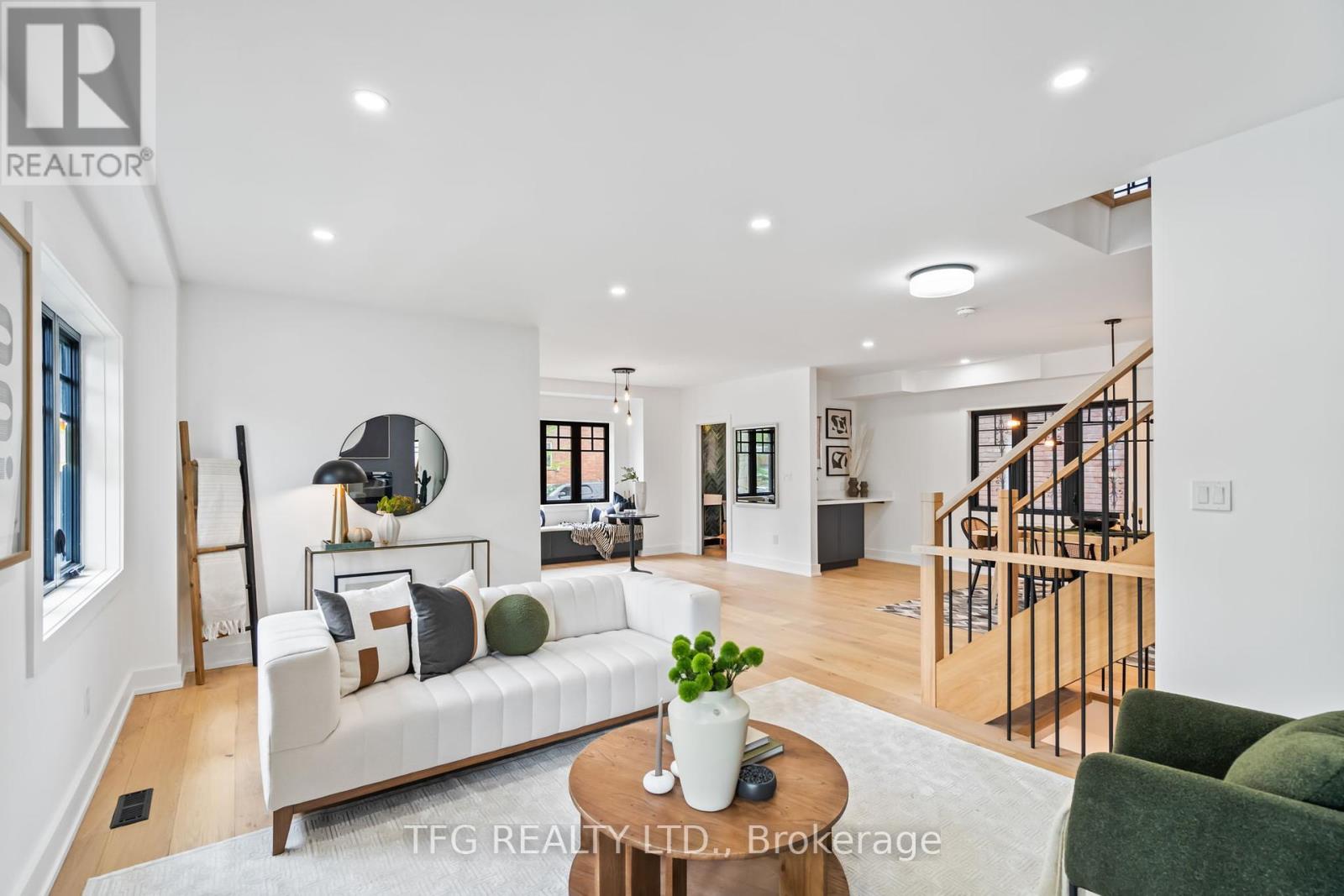 997 Mount Pleasant Road, Toronto, Ontario  M4P 2L9 - Photo 8 - C12182019