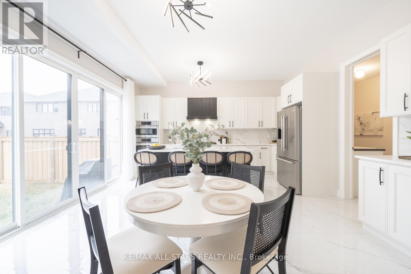 7 Ballanview Court, Whitchurch-Stouffville, Ontario  L4A 4W9 - Photo 14 - N12181903