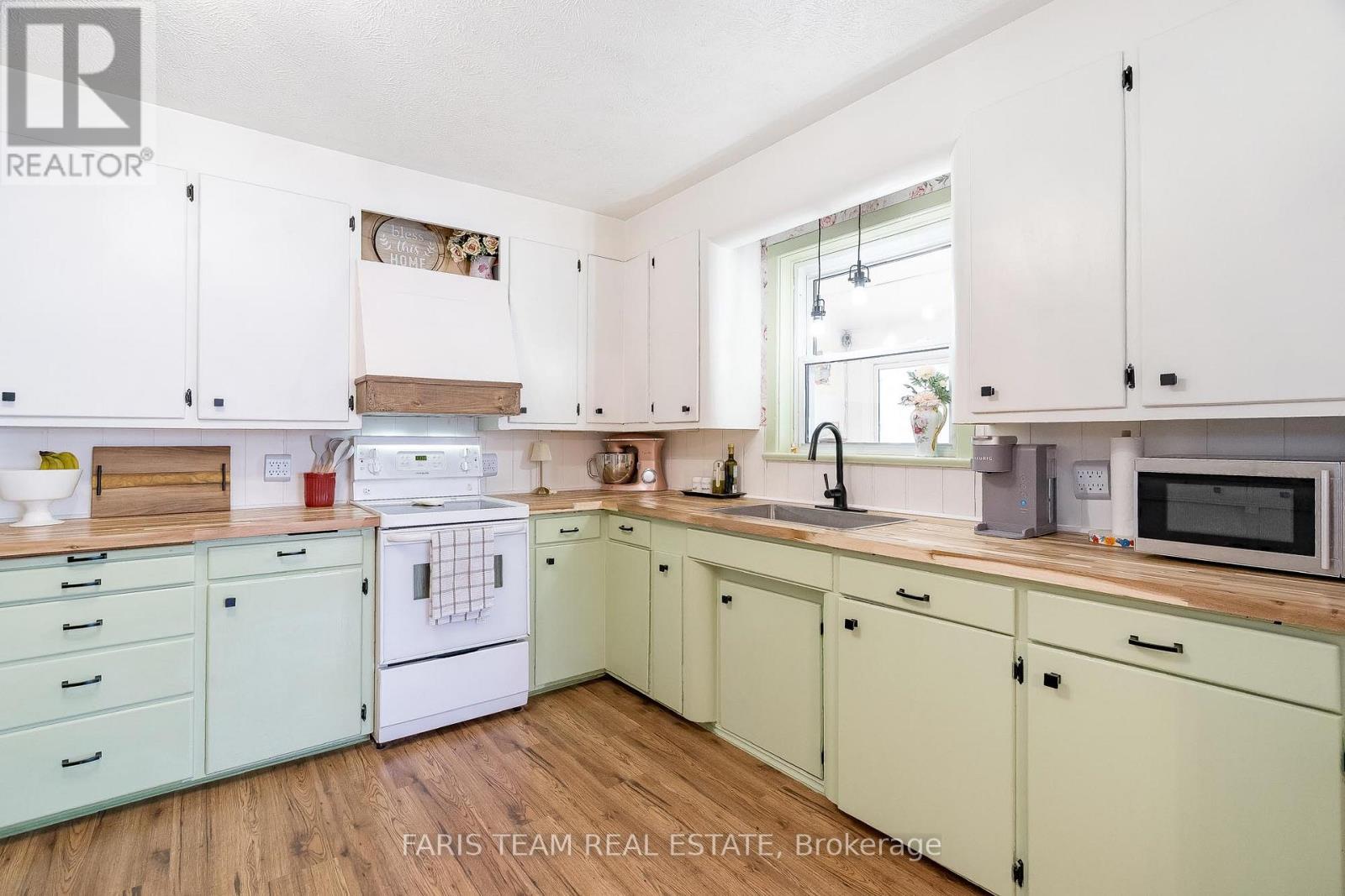 55 Maria Street, Penetanguishene, Ontario  L9M 1L3 - Photo 6 - S12181784