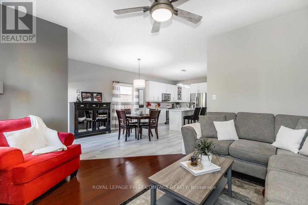 60 Westminster Circle, Barrie, Ontario  L4M 0A5 - Photo 12 - S12181815