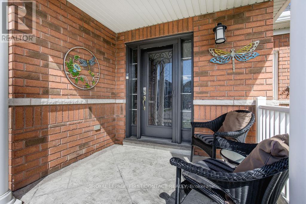 60 Westminster Circle, Barrie, Ontario  L4M 0A5 - Photo 2 - S12181815