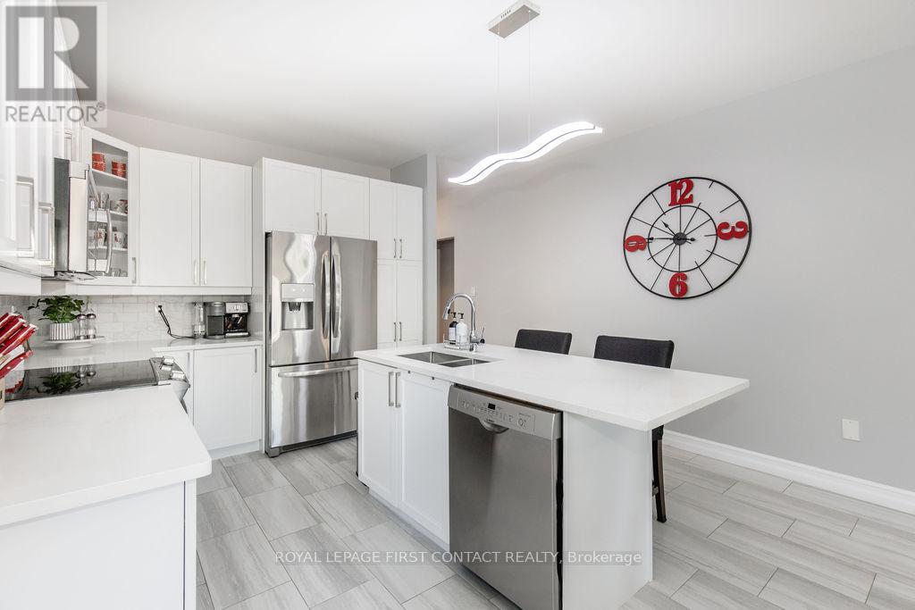 60 Westminster Circle, Barrie, Ontario  L4M 0A5 - Photo 5 - S12181815
