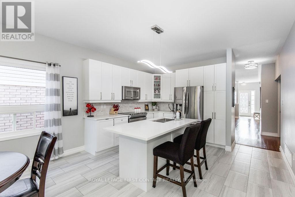 60 Westminster Circle, Barrie, Ontario  L4M 0A5 - Photo 6 - S12181815