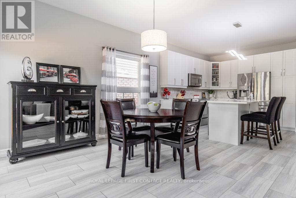 60 Westminster Circle, Barrie, Ontario  L4M 0A5 - Photo 7 - S12181815