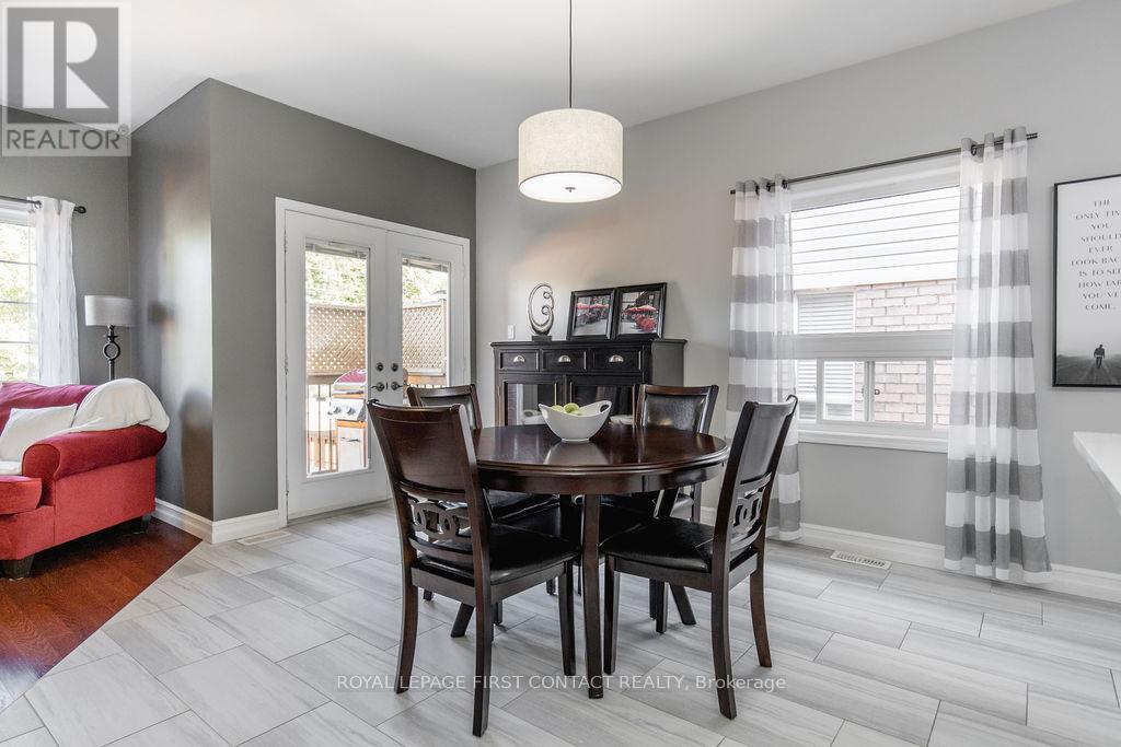 60 Westminster Circle, Barrie, Ontario  L4M 0A5 - Photo 9 - S12181815