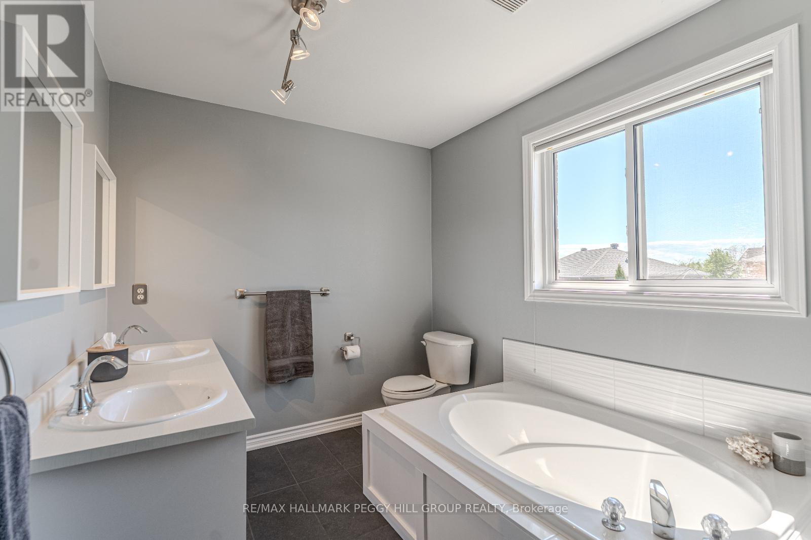 10 Mcavoy Drive, Barrie, Ontario  L4N 0R1 - Photo 12 - S12181838