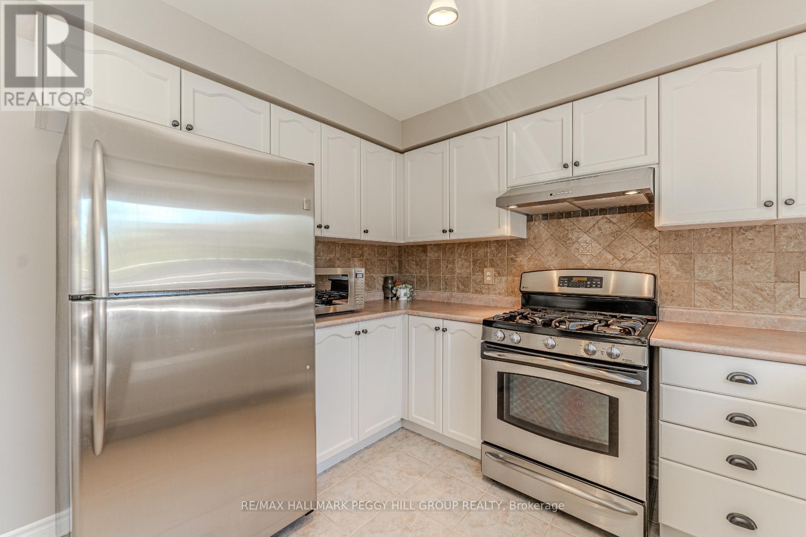 10 Mcavoy Drive, Barrie, Ontario  L4N 0R1 - Photo 5 - S12181838