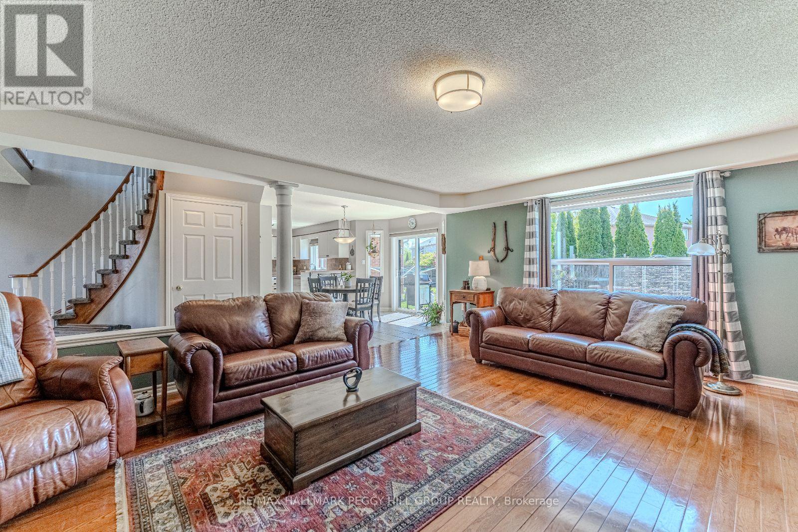 10 Mcavoy Drive, Barrie (Edgehill Drive), Ontario  L4N 0R1 - Photo 8 - S12181838