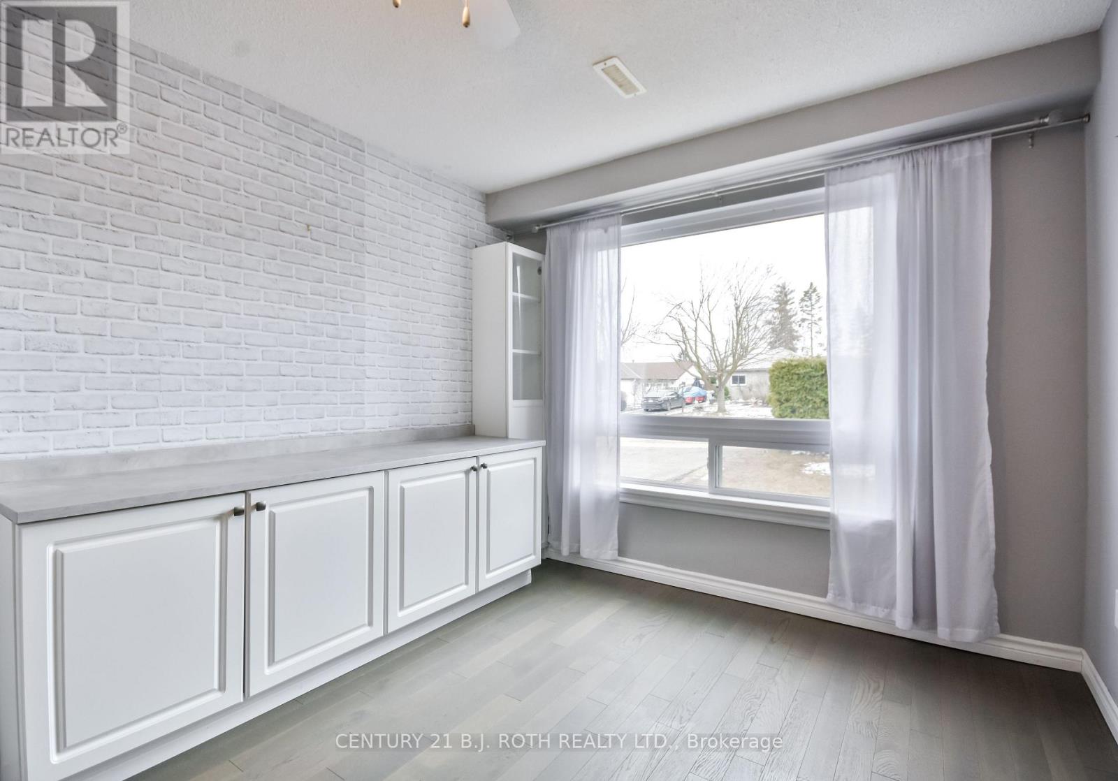 247 Letitia Street, Barrie (Letitia Heights), Ontario  L4N 4Y7 - Photo 6 - S12181884