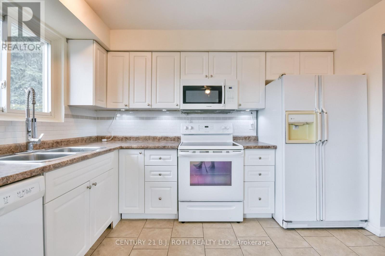 247 Letitia Street, Barrie (Letitia Heights), Ontario  L4N 4Y7 - Photo 7 - S12181884
