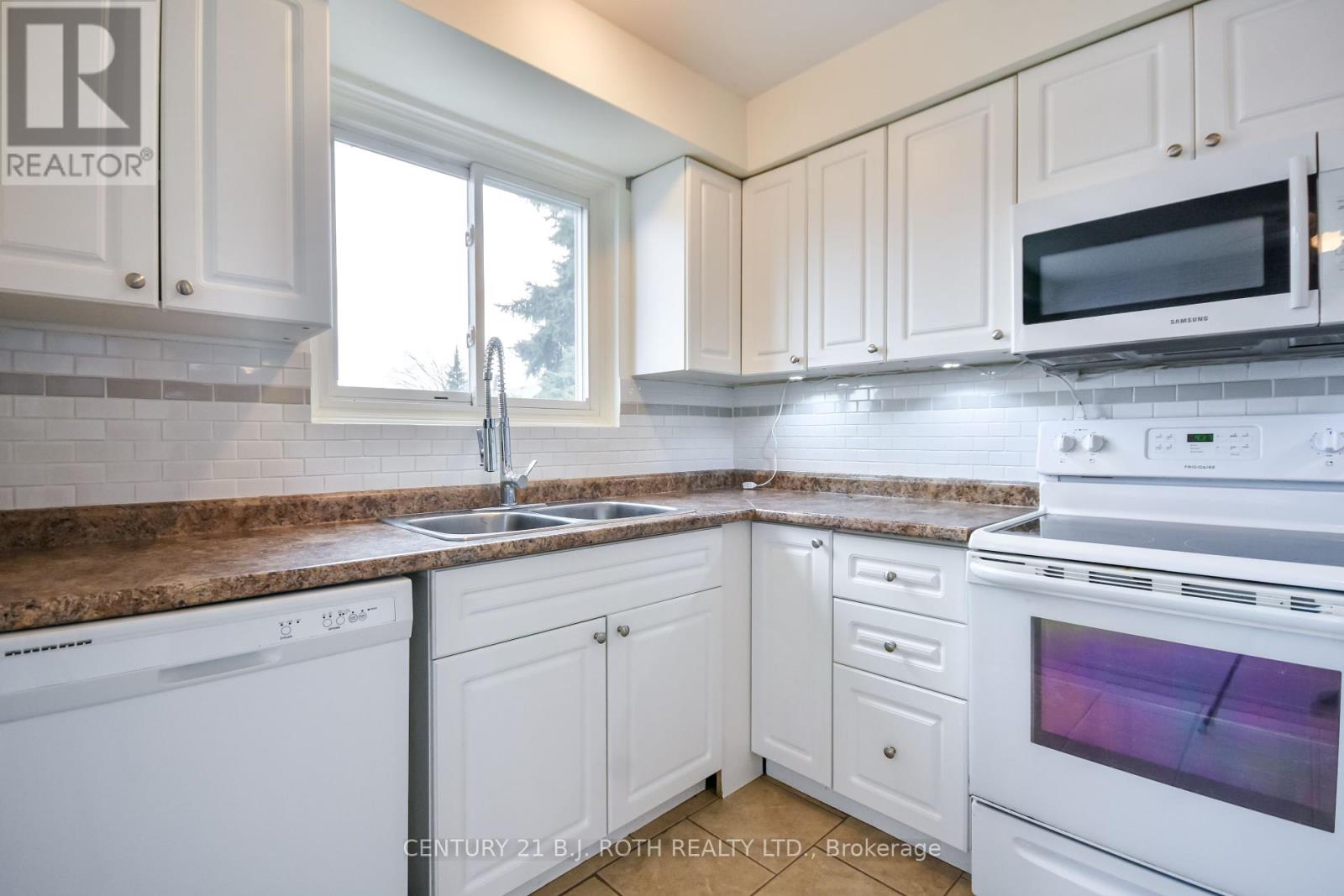 247 Letitia Street, Barrie (Letitia Heights), Ontario  L4N 4Y7 - Photo 8 - S12181884