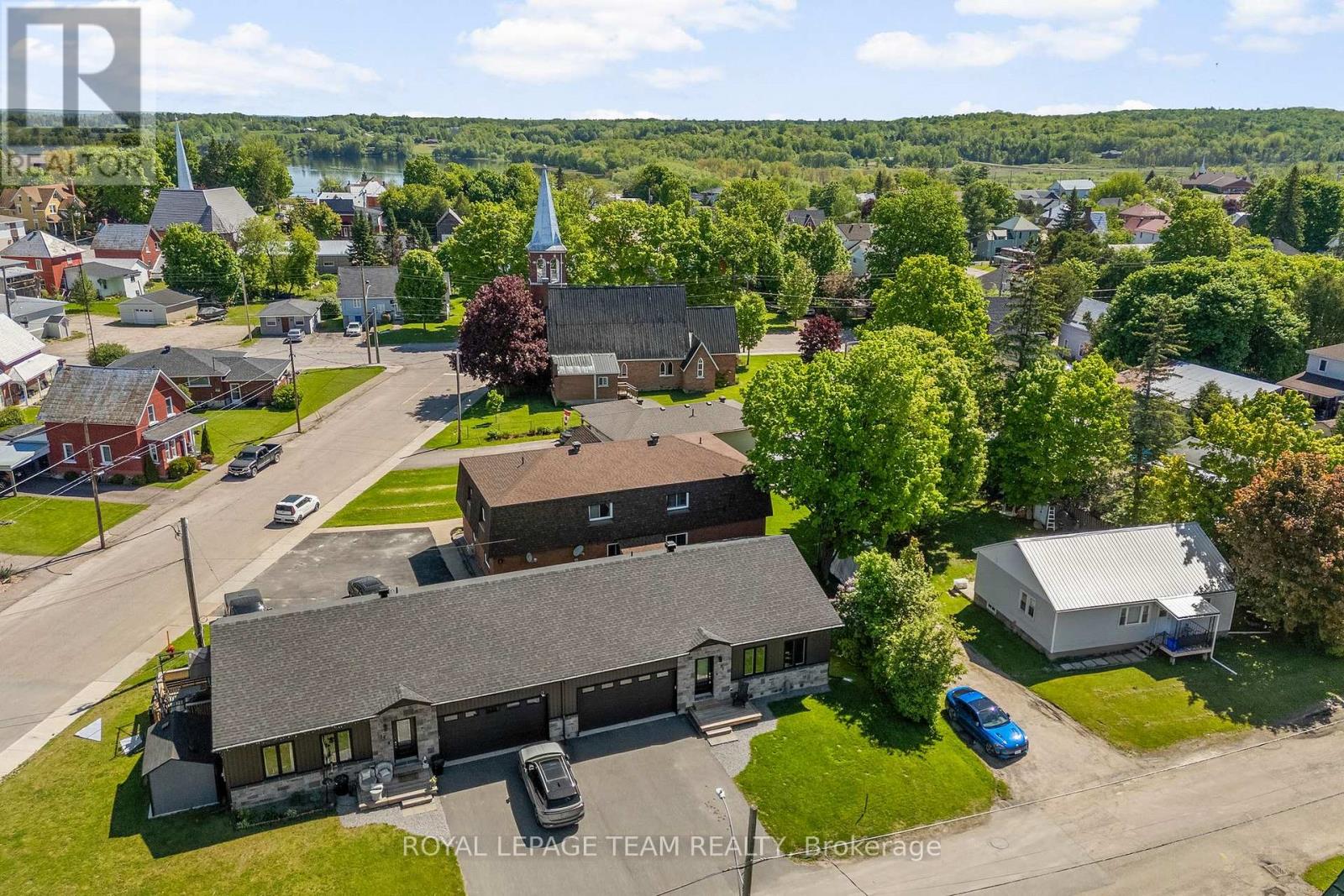12 Simpson Street, Whitewater Region, Ontario  K0J 1K0 - Photo 2 - X12182029