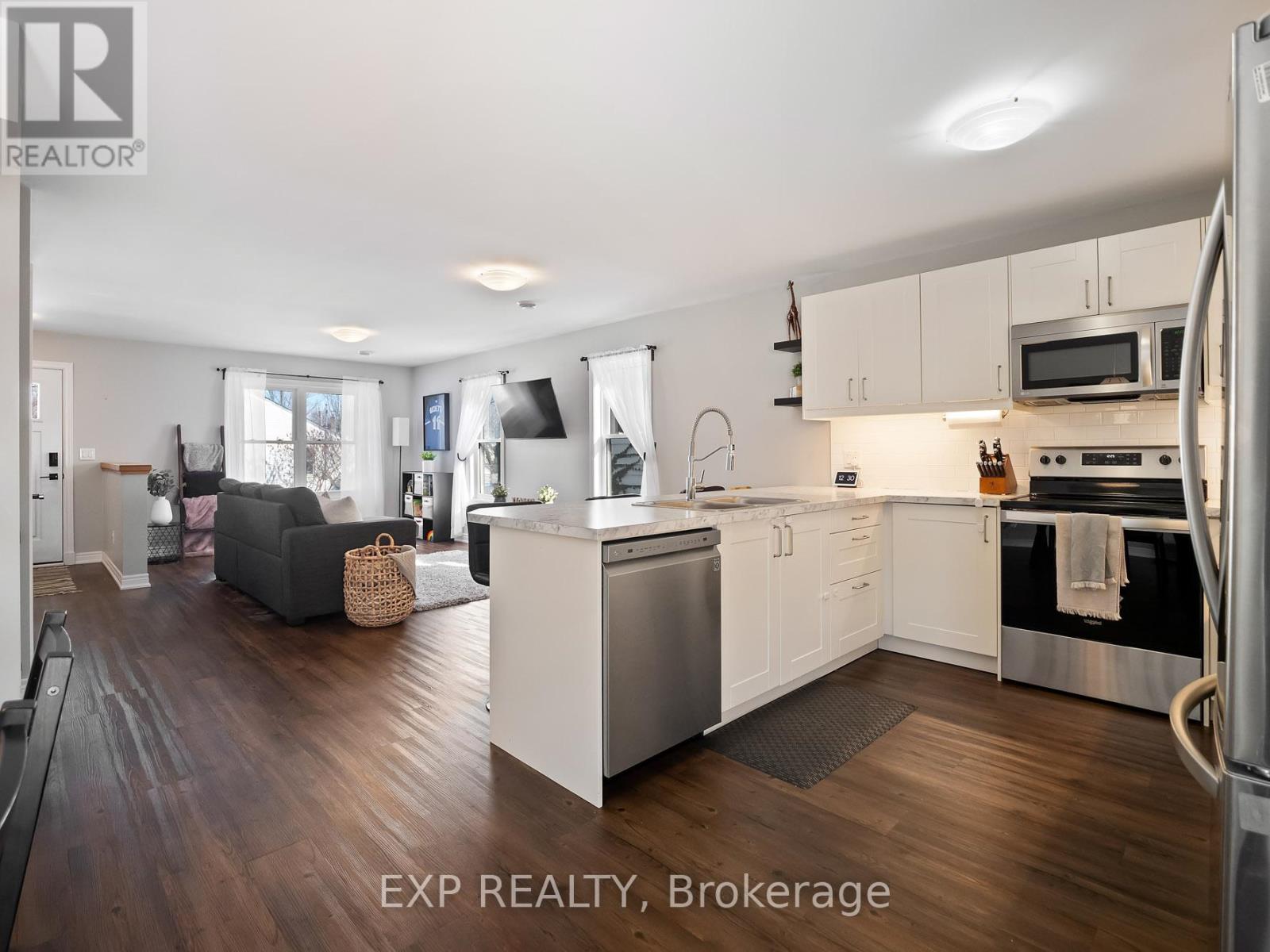 53 Plymouth Avenue, St. Catharines (E. Chester), Ontario  L2R 2X8 - Photo 8 - X12182058