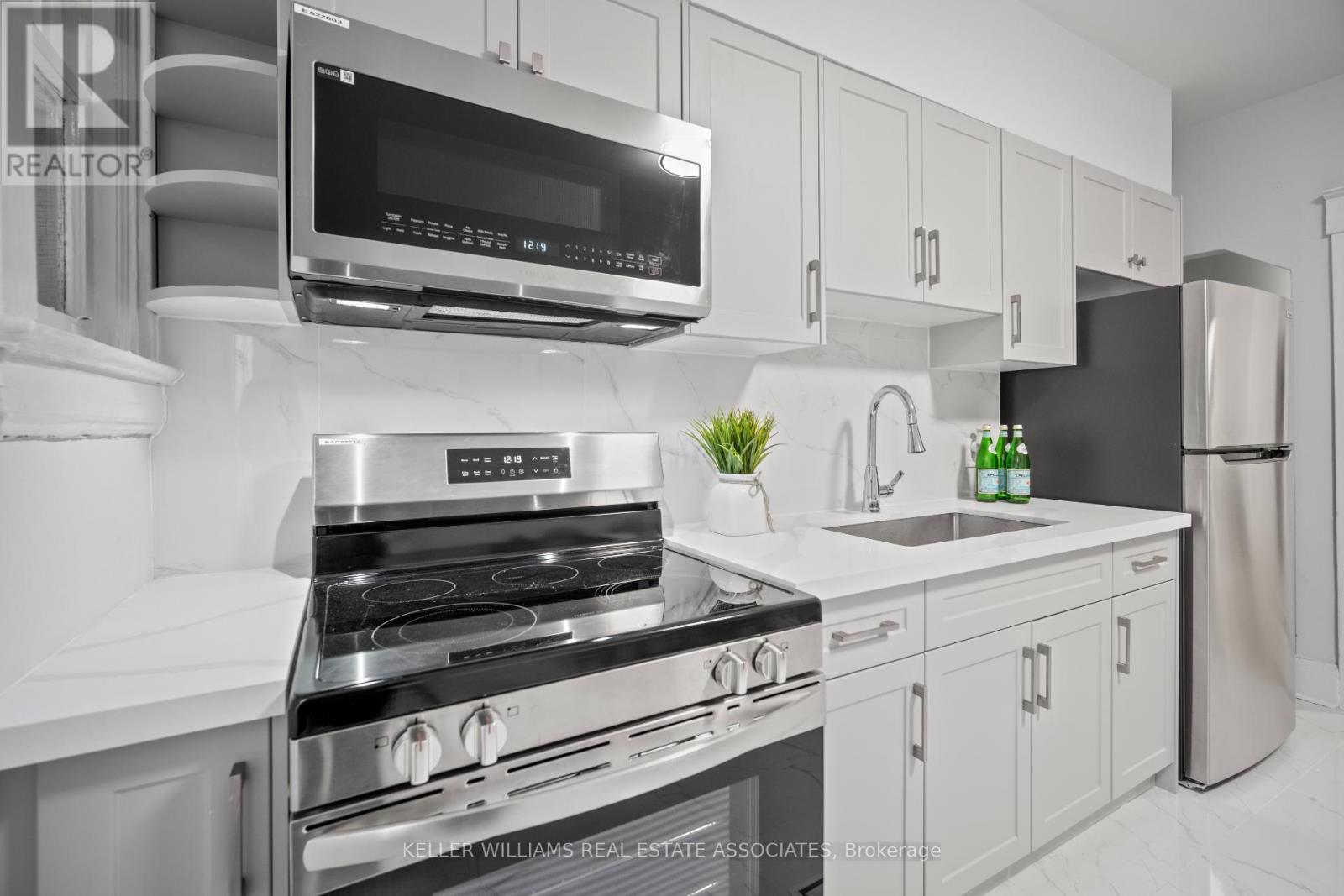 80 Mavety Street, Toronto, Ontario  M6P 2L6 - Photo 8 - W12181772