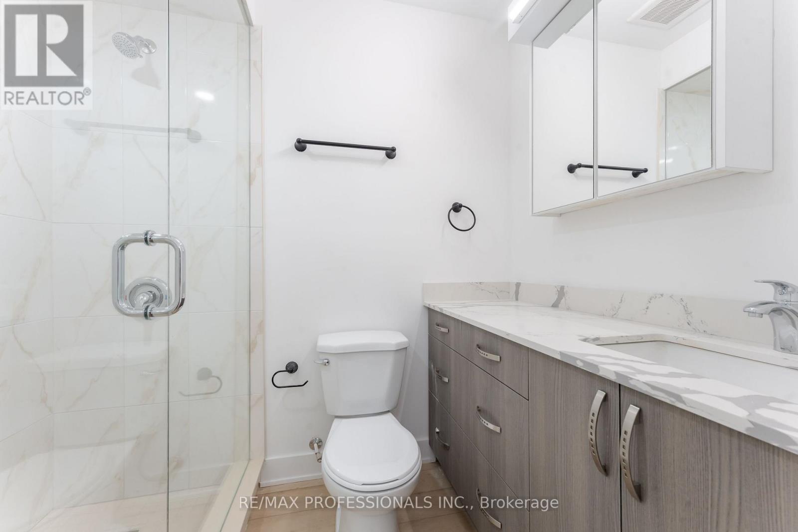 2nd Flr #2 - 415 Royal York Road, Toronto, Ontario  M8Y 2R8 - Photo 14 - W12181795