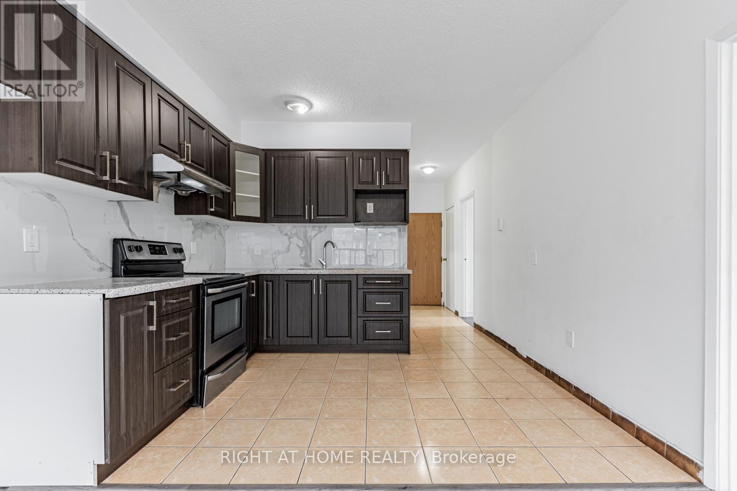 202 - 223 Jameson Avenue, Toronto, Ontario  M6K 2Y7 - Photo 6 - W12181811