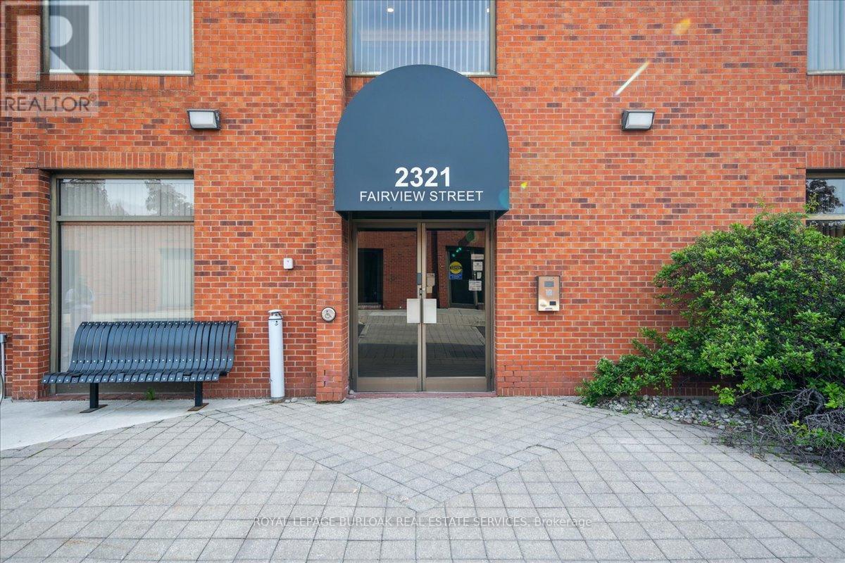 206 - 2321 Fairview Street, Burlington, Ontario  L7R 2E3 - Photo 2 - W12181820