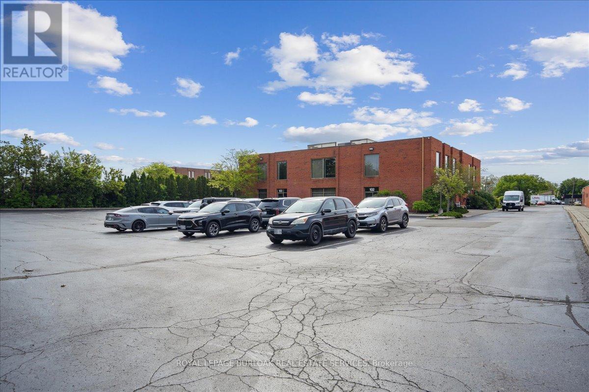 201 - 2321 Fairview Street, Burlington, Ontario  L7R 2E3 - Photo 8 - W12181824