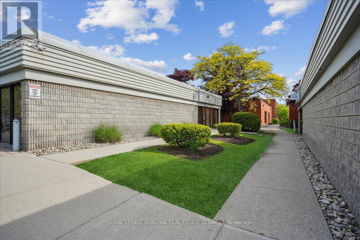 321 - 2289 Fairview Street, Burlington, Ontario  L7R 2E3 - Photo 3 - W12181828