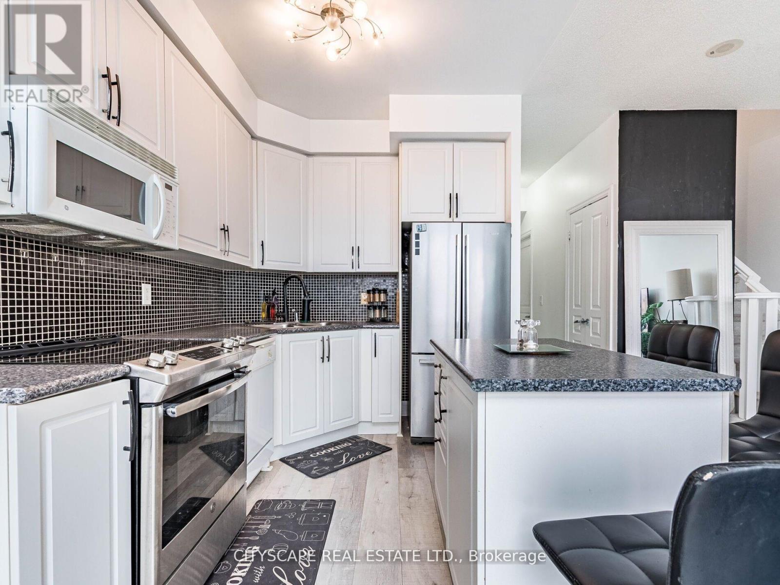 703 - 220 Burnhamthorpe Road W, Mississauga, Ontario  L5B 4N4 - Photo 15 - W12181832
