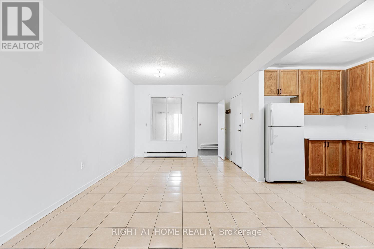 303 - 223 Jameson Avenue, Toronto, Ontario  M6K 2Y7 - Photo 2 - W12181846